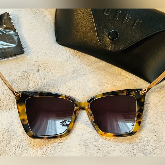 DIFF Tortoise Sunglasses LIKE NEW! main image 9